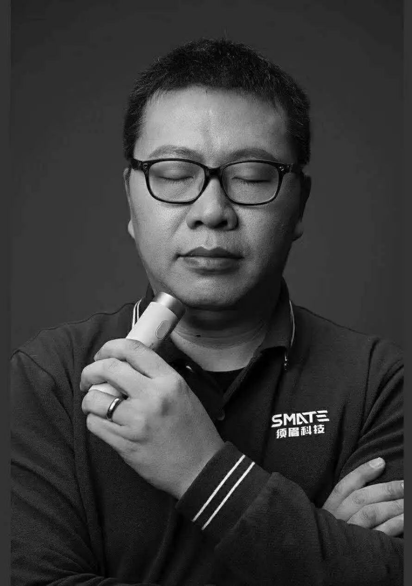 他用一把剃须刀手撕德国巨头博朗，就靠一个杀