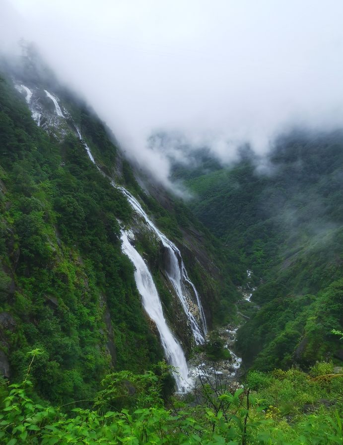 夏天去婺源：920米鄣山村避暑，13公里密林穿越，雨天看卧龙美景