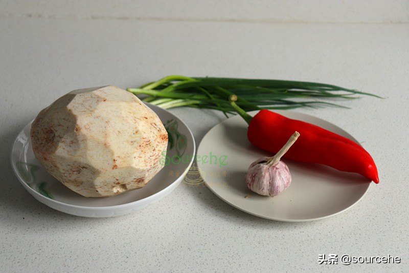 芋头的懒人做法，不炒不炸，用电饭锅煮，软糯香辣，很好吃