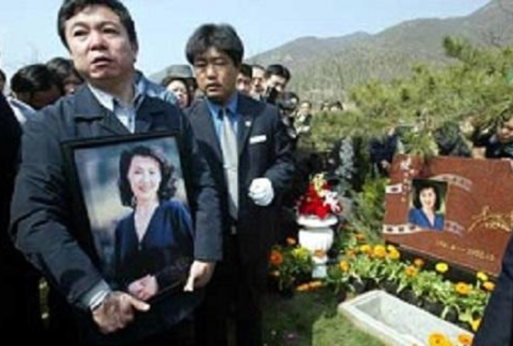 90年代当红女星李媛媛，37岁夺视后，39岁高龄产子，41岁癌症离世