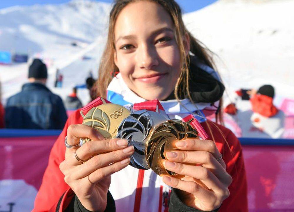 Gu Ailing makes the history the first person! Chinese talent enters the stage that receive award 3 times, world bright and beautiful surpasses 2 gold 1 copper