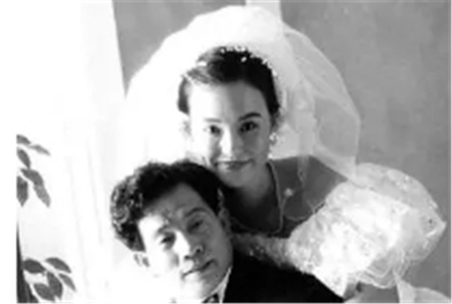 2001年，刘家良为给小30岁娇妻惊喜，突袭回家3分钟后男领导坠亡