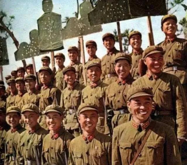 图片详解：建国以来，人民解放军经历的15次军服变迁发展历程