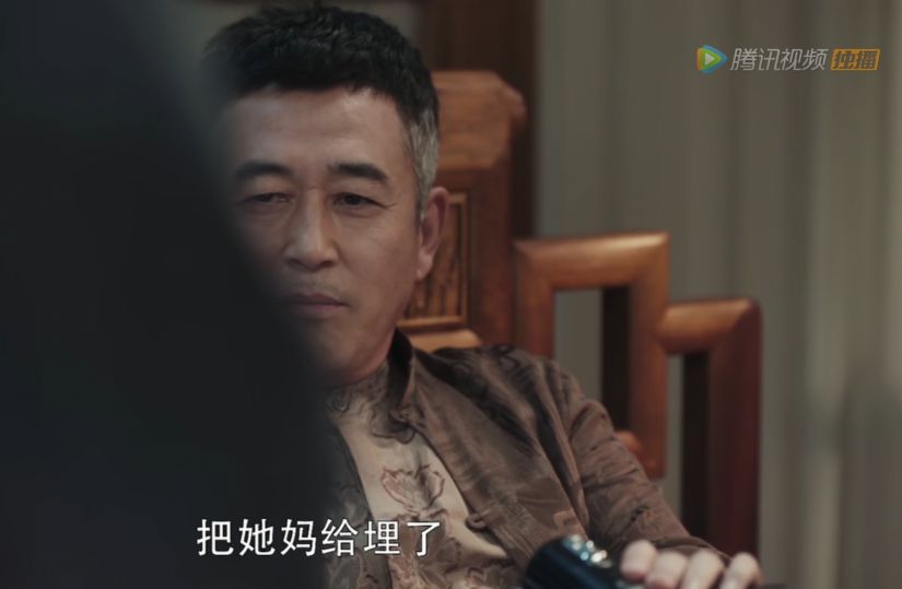 《扫黑风暴》爸被杀妈遭埋，她在仇人怀里撒娇