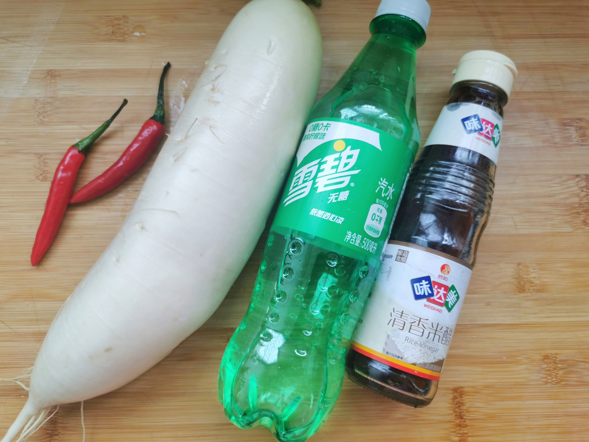 全网都在做的雪碧泡萝卜，酸辣爽口，开胃解腻，适合手残党