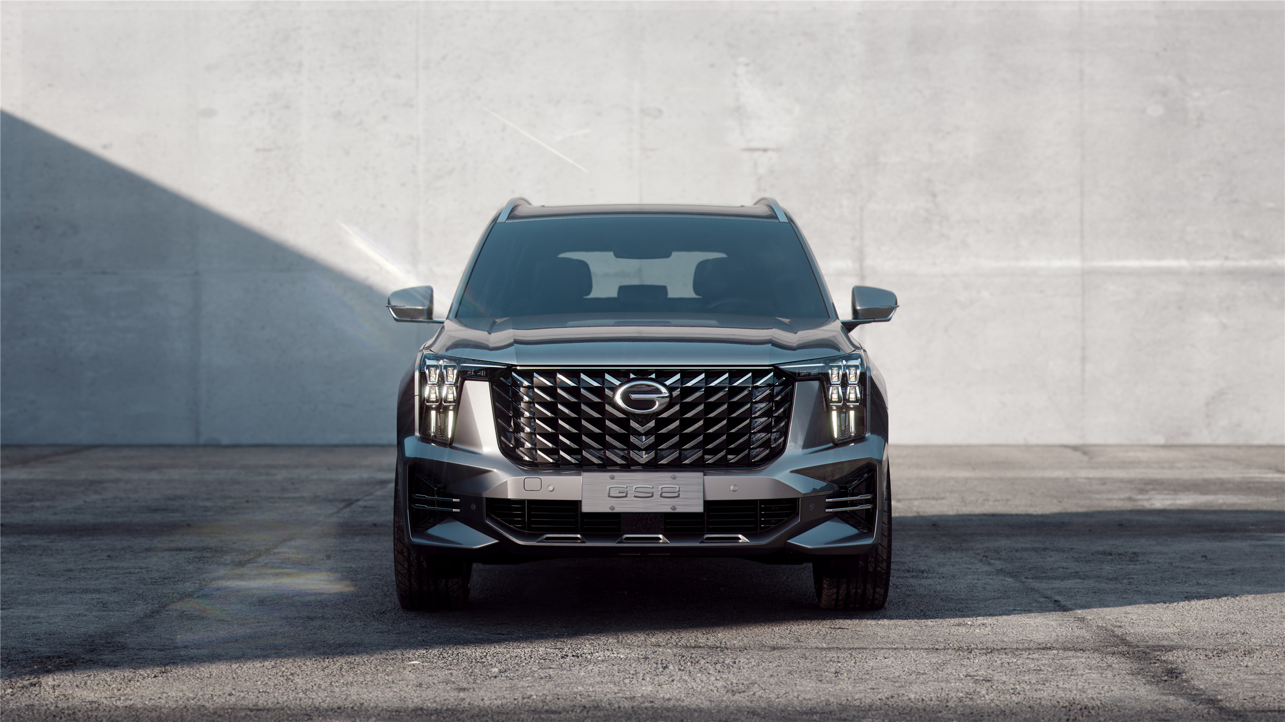 作为广汽传祺首款承载混动系统的车型,第二代gs8实力不容小觑,基于