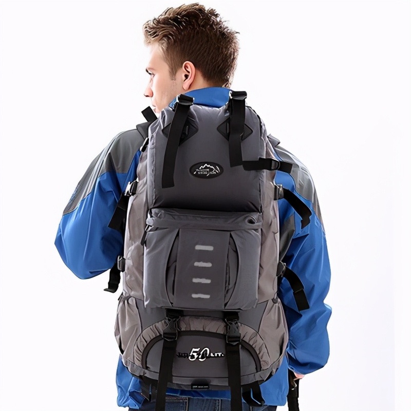 冬天背包太笨重？几何设计的斜挎包巨能装，全球众筹超1600万