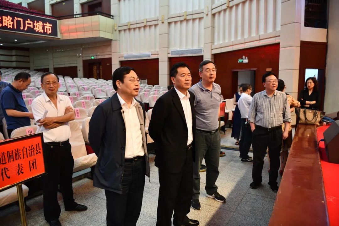 石希欣检查市五届人大六次会议筹备情况