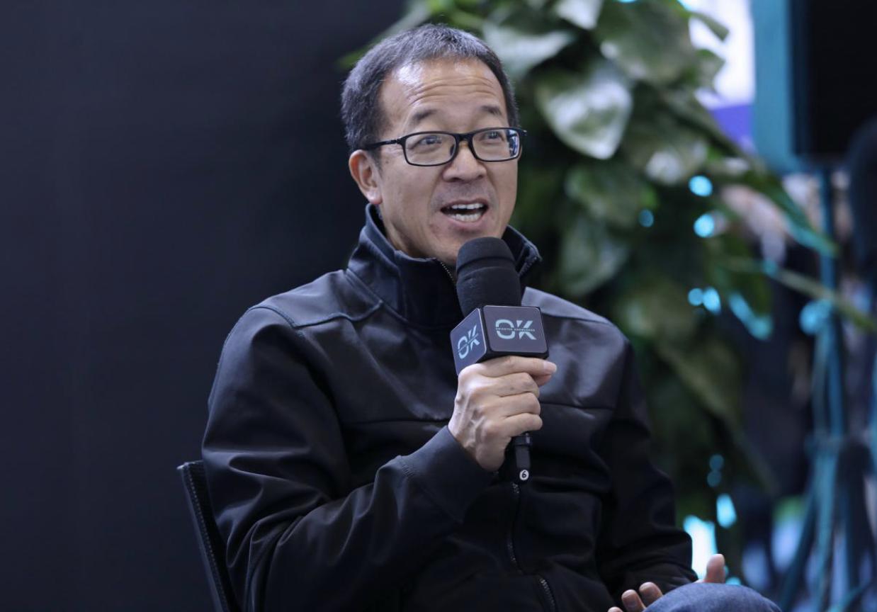 Donating 80,000 sets of tables and chairs to rural schools, how should