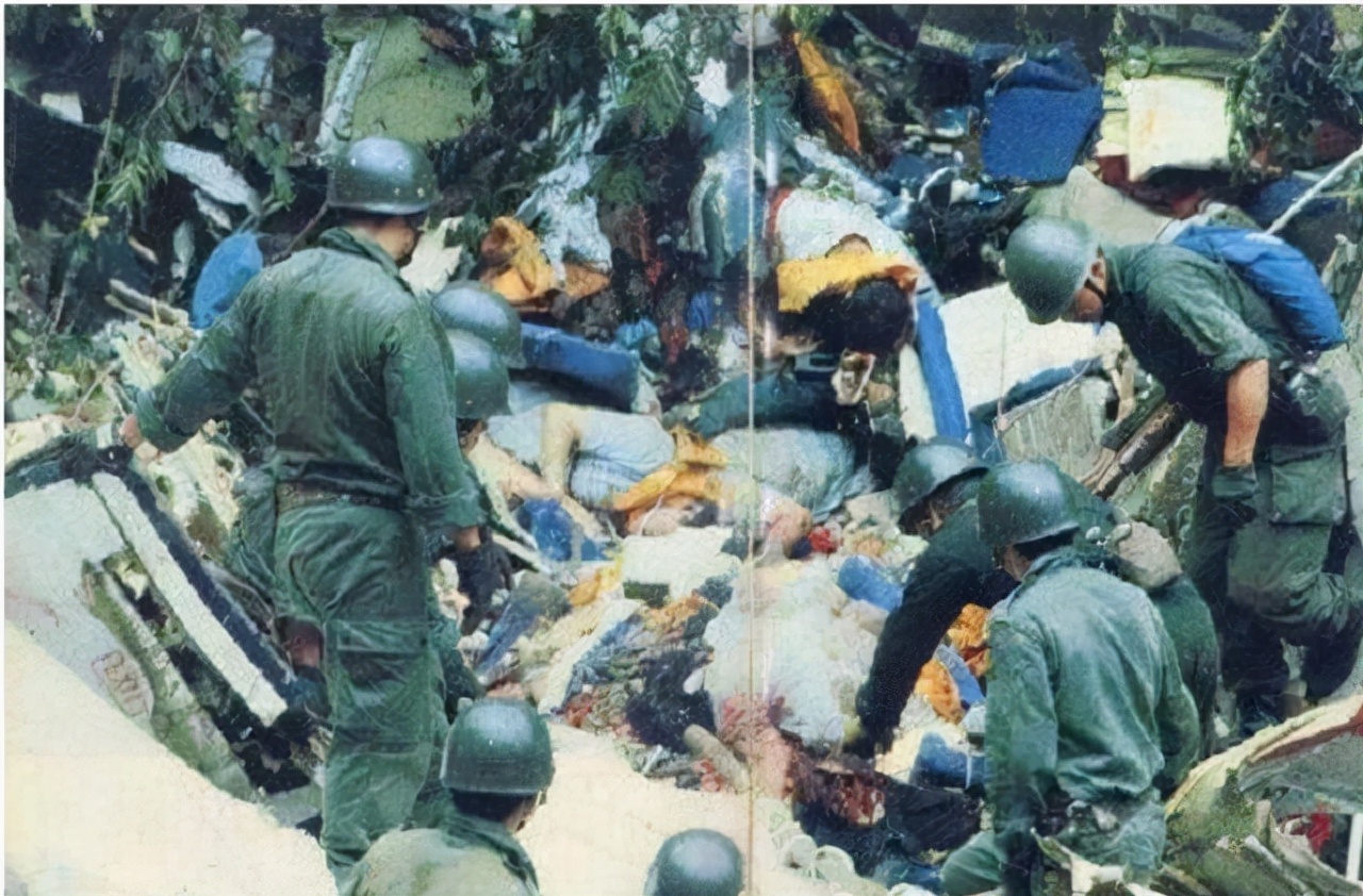 JAL 123 crash: 520 people were killed, just because of the rescue team's "Buddhist" search and rescue?