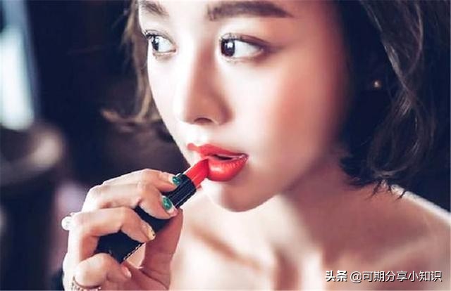 經常涂口紅會有兩大好處，四大壞處，女性朋友們，建議了解下