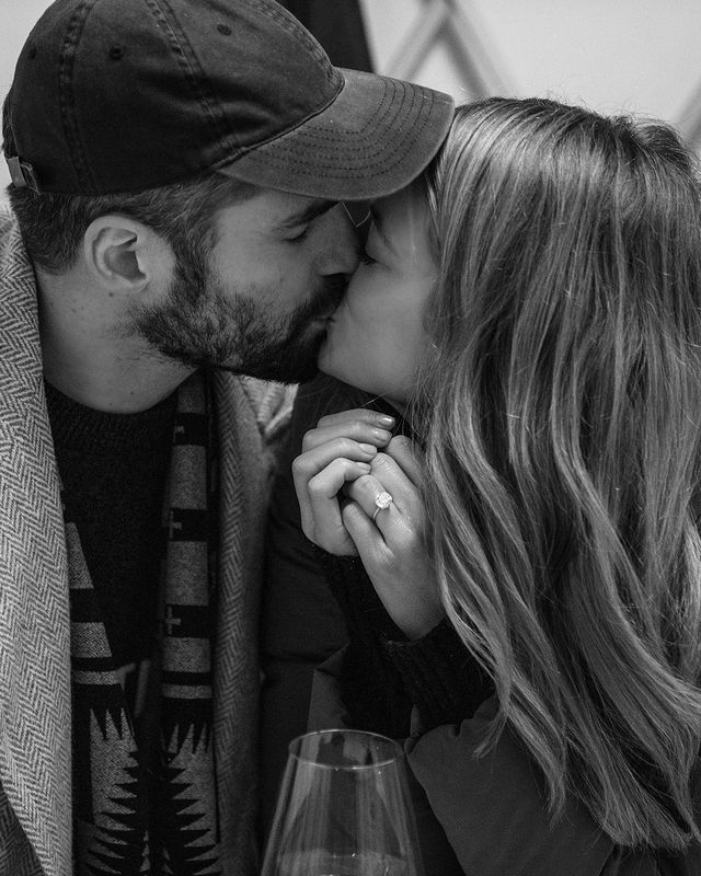 Life wins the home! Happy blessing announces formally to be engaged with model cummer, zhanmusi sends a blessing: Congratulation brother