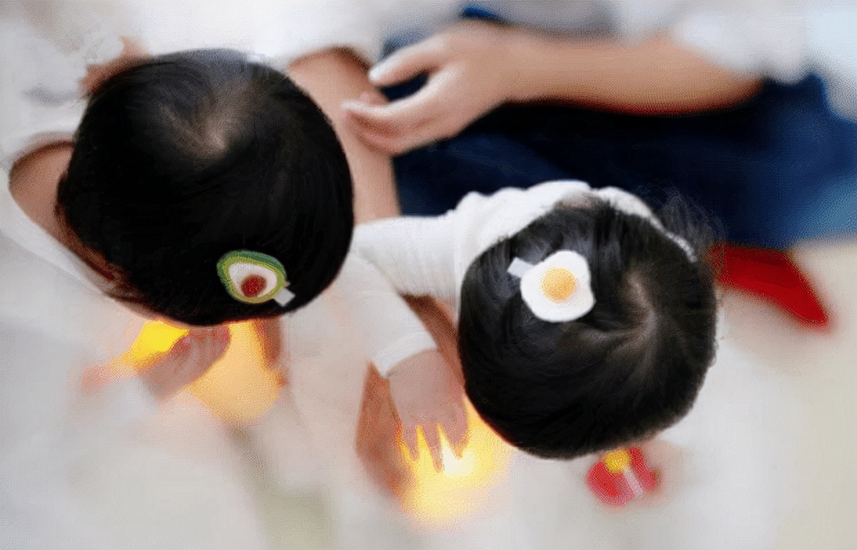 张杰晒夫妻合照撒糖，七夕亲自为谢娜扎头发，结婚十年恩爱不减