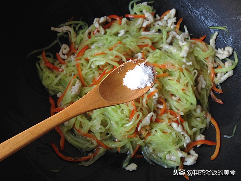 这菜是控糖好帮手，糖尿病人要常吃，这样做特开胃，做法很简单