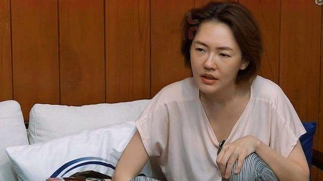 大S“富养”女儿，小S“穷养”女儿，如今两个女孩的差距一目了然