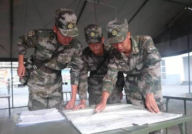 美军战舰突然穿越台湾海峡？绝不惯着，我东部