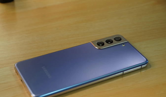 不懂手机买iPhone，内行人买什么？目前这4部手机最值得考虑