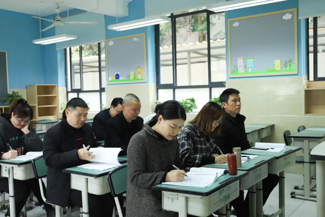 深入教材解读 提升数学素养——记天府新区南湖小学数学教研活动