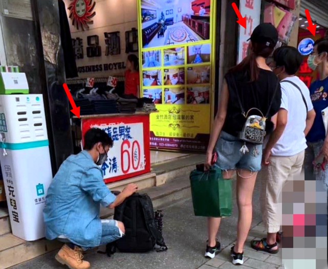 太甜蜜！蔡少芬张晋游重庆长江索道，被人群包围依旧镇定拥抱合影