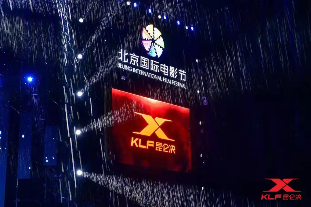 风雨无阻!张扬、孙志祥双双KO拿下胜利,昆仑决精英赛雨中激战震撼京城!(图4) 风雨无阻!张扬、孙志祥双双KO拿下胜利,昆仑决精英赛雨中激战