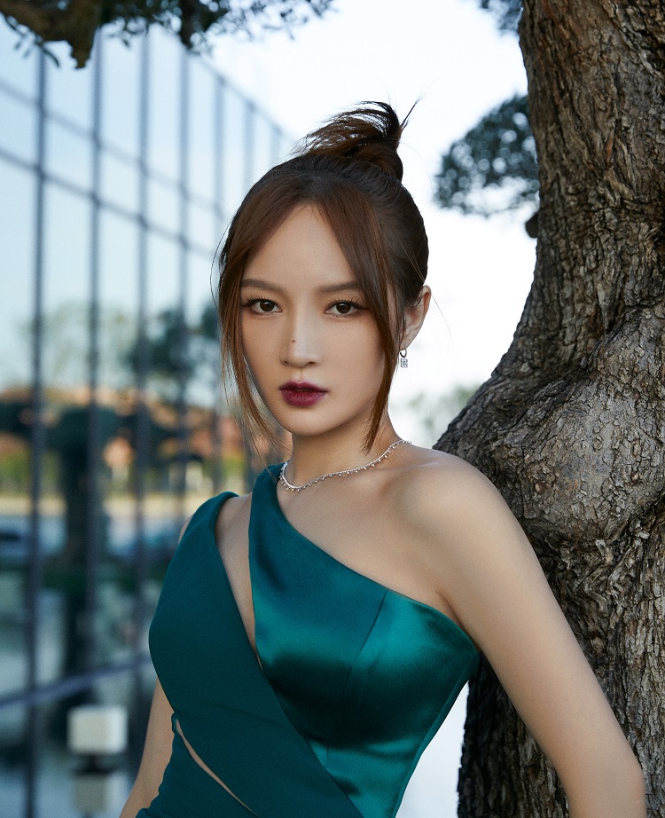 Meng Jia attended the event, and he sent out the pictures before they ...