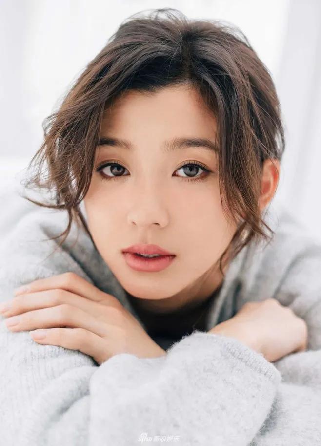 日本新晋第一性感长腿女神朝比奈彩图片