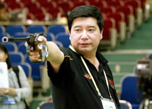 奥运六朝元老，赛场晕倒错失金牌，“射击教父”王义夫的老枪传奇
