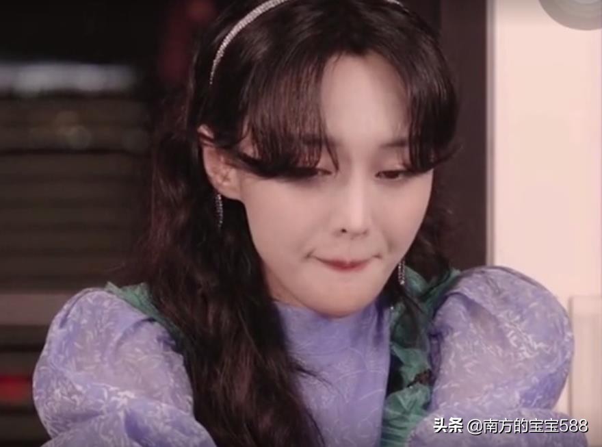 沉寂1天后，郑爽首次回应直播争议：想做一个自己关注的主播