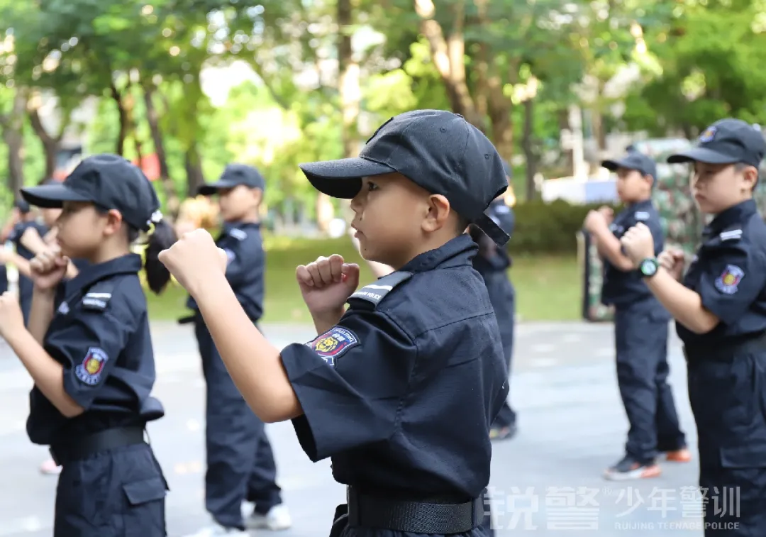 广东警官学院少年警训夏令营：别样的“云结营”，一样的警训情