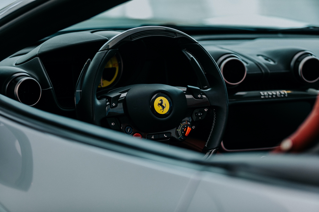 这款法拉利售价不到300万，你还会选择911和兰博基尼吗？