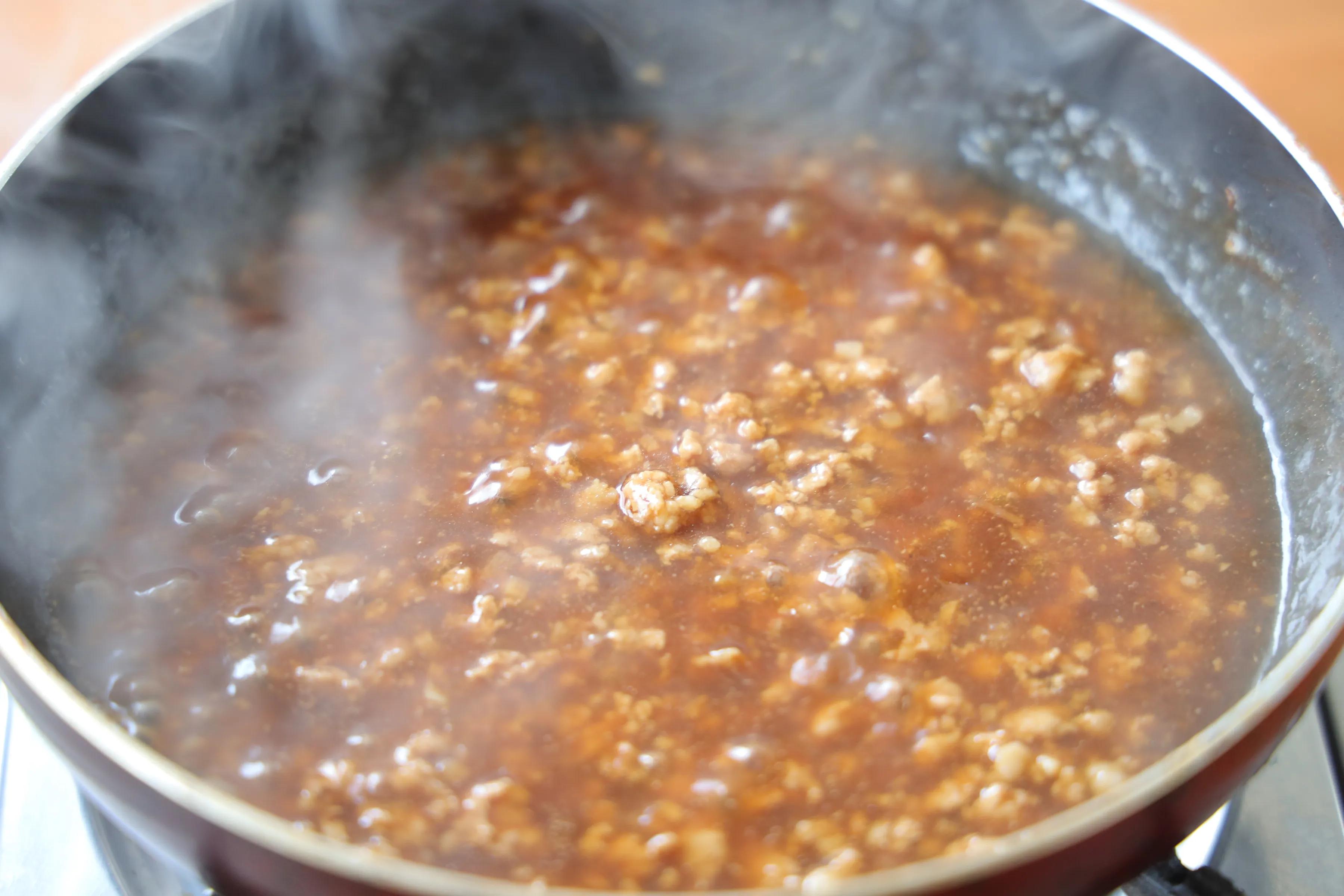 豆腐裡打入3個雞蛋，學會新吃法，鮮香味美特下飯，做一次饞一次