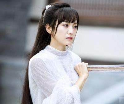 “不老女神”温碧霞新剧曝光，太妃一角引争议