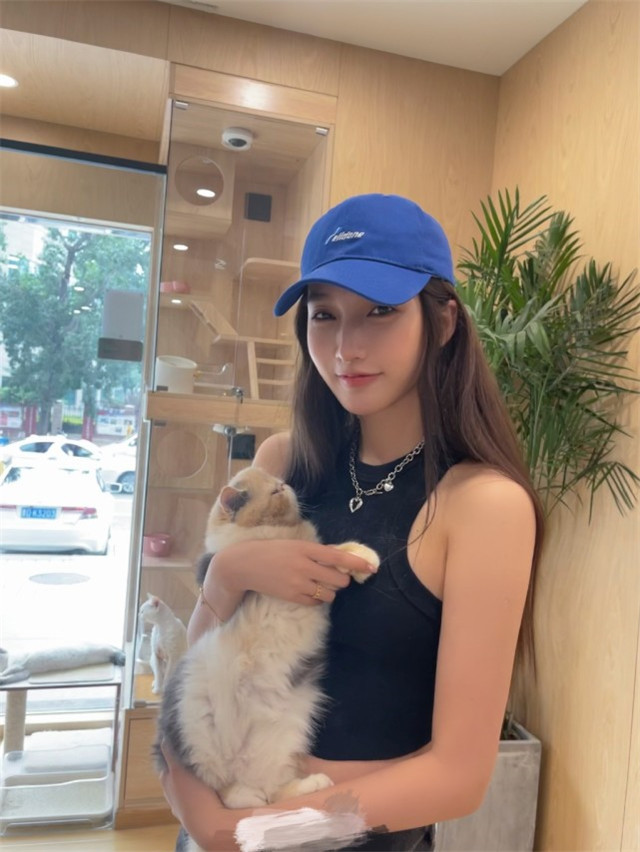 《人民日报》旗下媒体批评吴亦凡：无艺无德的偶像，不适合再露面