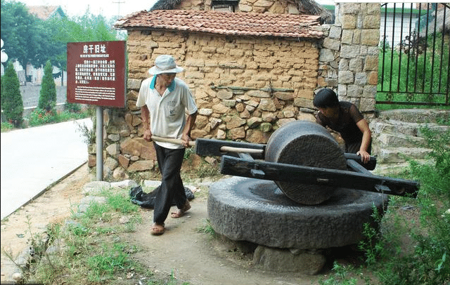 为什么总有小贩到农村高价收购“石磨石磙”？