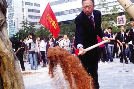 苹果百亿订单被抢，郭台铭跌落神坛，富士康最大的敌人竟来自内部