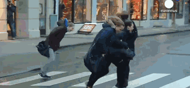 冬天背包太笨重？几何设计的斜挎包巨能装，全球众筹超1600万