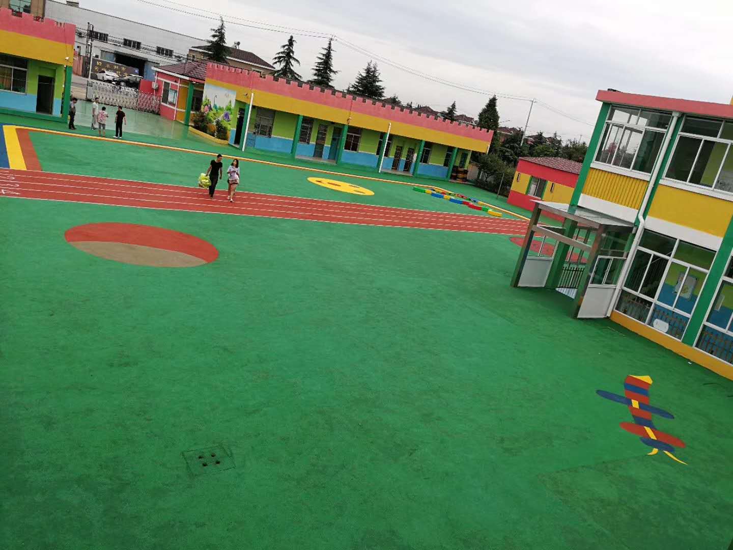 怎么選擇適合的塑膠跑道？