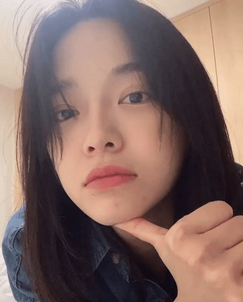 这位女团爱豆的最新照片素颜也超可爱