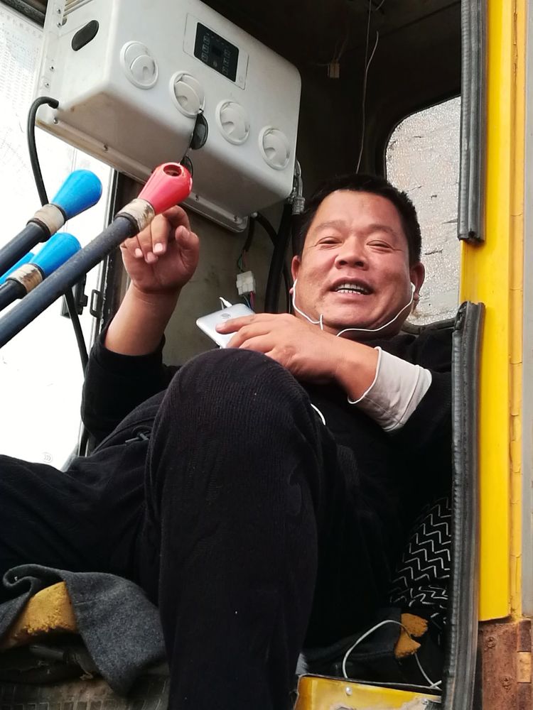 中国著名雕塑家邱天老师告诉您：钢铁装置雕塑是怎么做成的！（二）