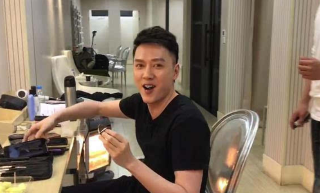 冯绍峰被淹没的祝福暗含玄机，心思巧妙却无人看破，颖宝俏皮回应