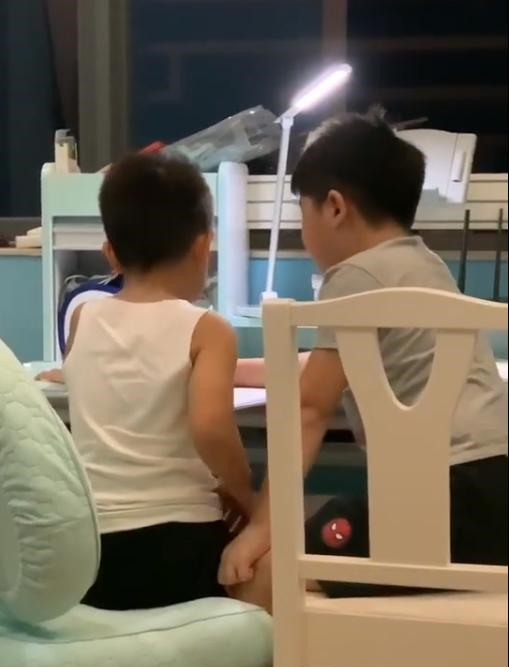 胡可说安吉是她最好的礼物，问小鱼儿吃醋吗？