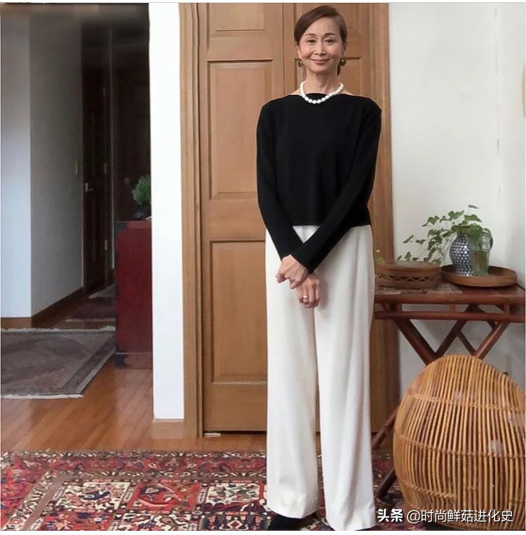 60岁日本“大妈”时髦火了！她的穿衣简单不复杂，气质不输年龄