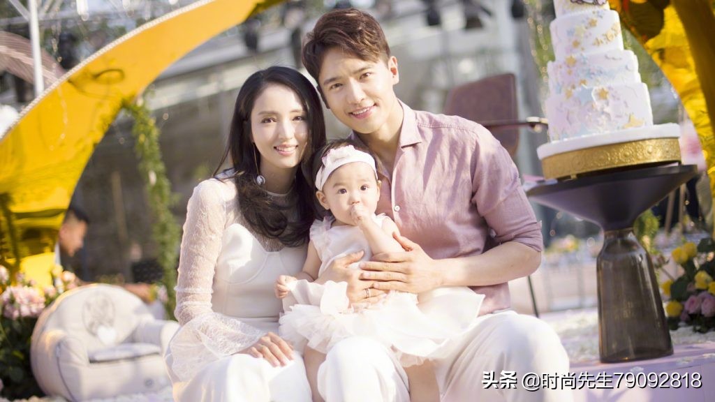 41岁董璇公开晒出婚纱照，疑似好事将近，其前夫官司缠身状态不好