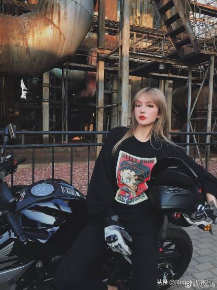 周扬| 次元壁破了！周扬青安崎同框上热搜 两位plmm是怎么认识的啊