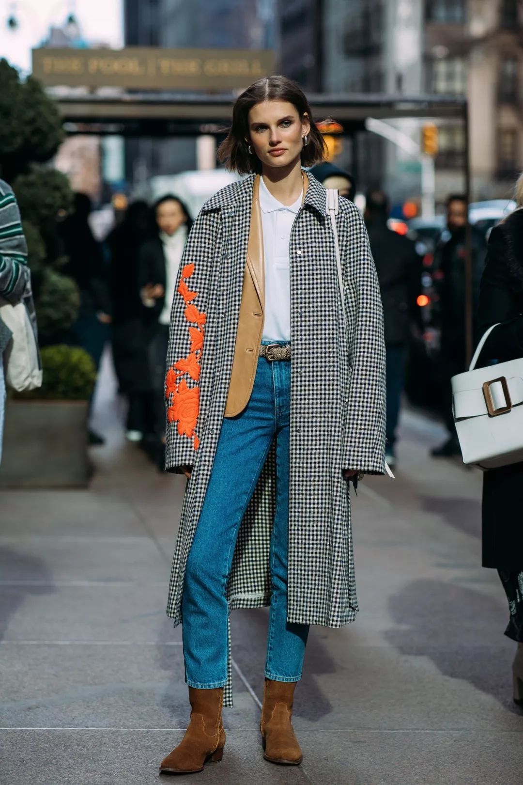 2020巴黎时装周，秋冬时尚被“格子”占领，40岁女人学起来