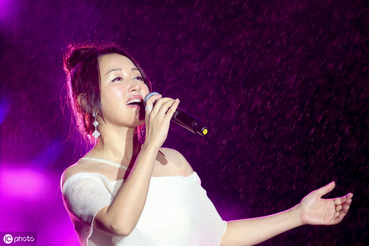 玉女天后:不老女神杨钰莹