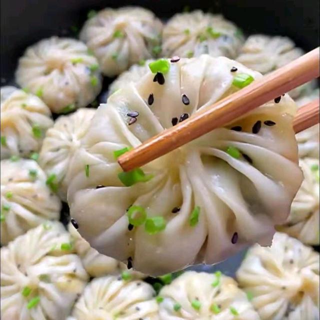 天热我就爱吃这种包子，简单省力，一煎就可以，一周吃六次都不腻
