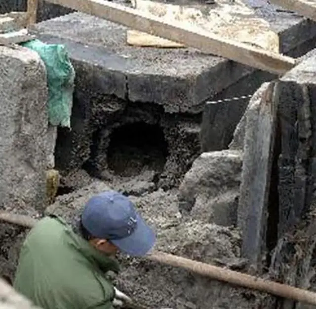 1989年,盗墓贼炸开曾国藩墓;考古队进洞后出来,为