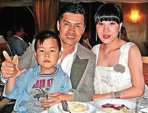 一婚娶周海媚，二婚娶邝美云，三婚娶富婆，吕