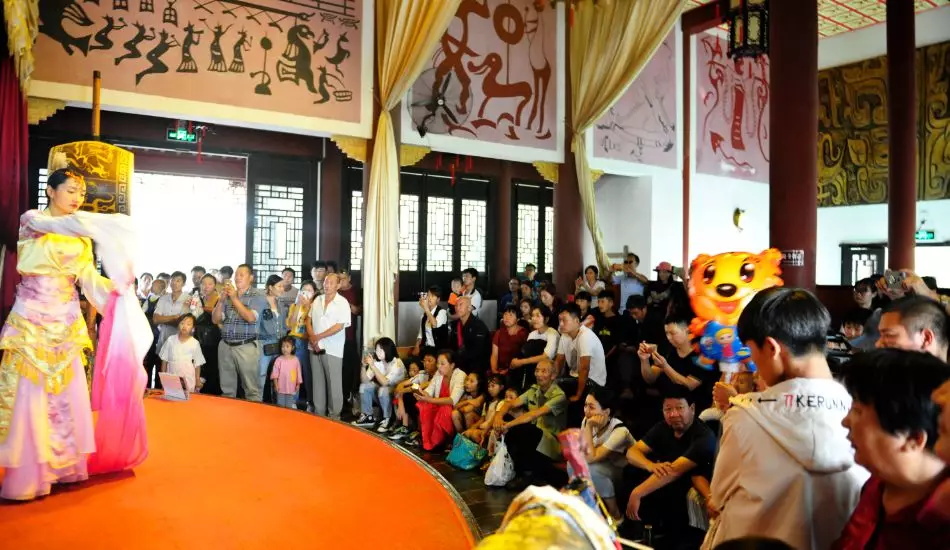 热烈庆祝中华人民共和国成立72周年
